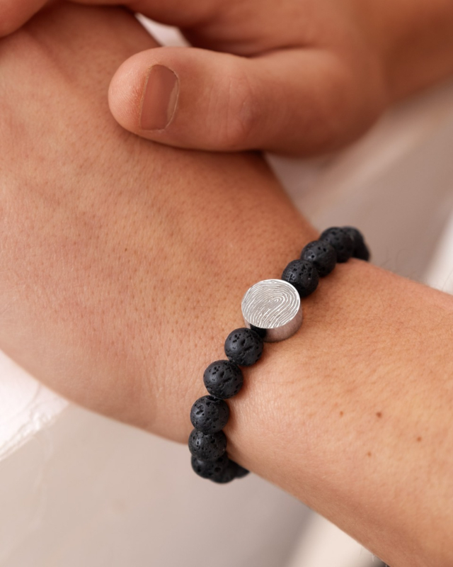 Zwarte kralen armband met vingerafdruk voor mannen