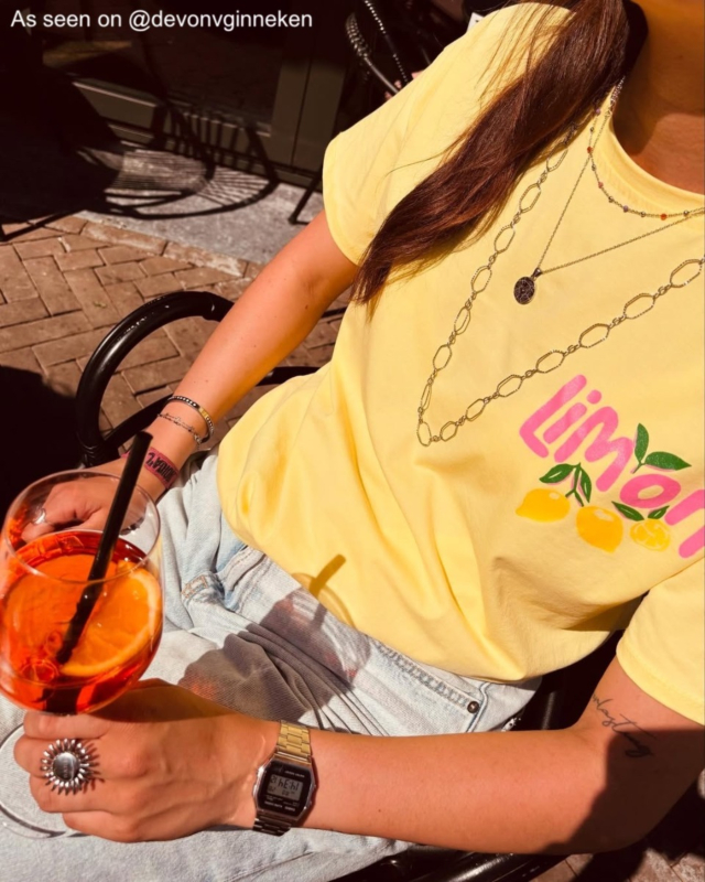 influencer met lange Finaste ketting