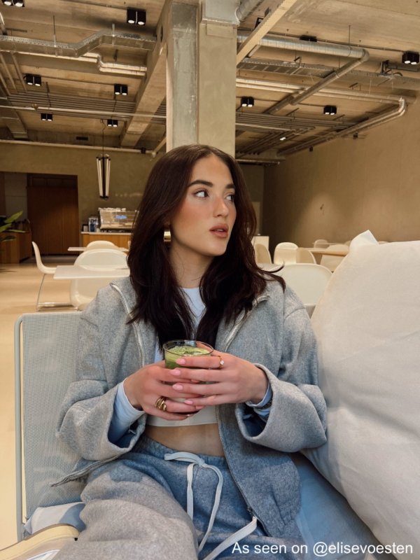 Influencer met de statement ring. 