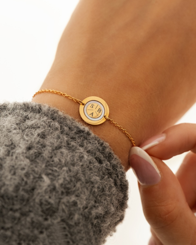 3 initialen armband goud