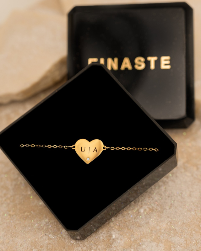 Goud armbandje in sieradendoosje