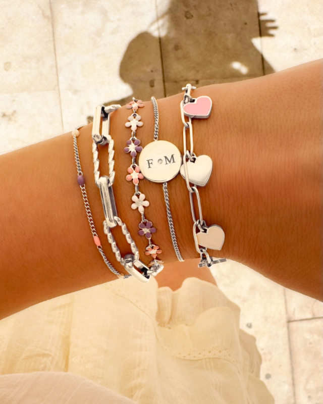 Zilveren armparty met roze details