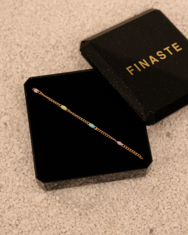 Bolletjes pastel ketting goud in sieradendoosje