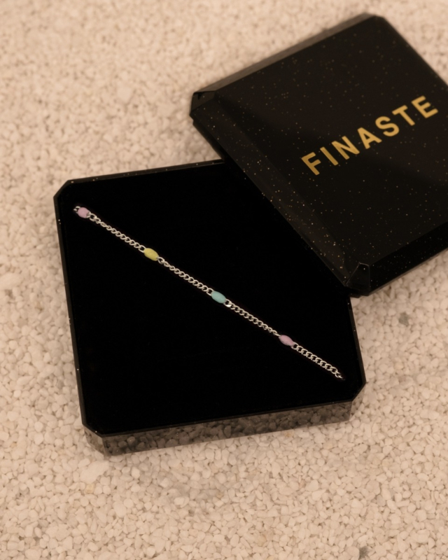 Bolletjes pastel ketting zilver in sieradendoosje