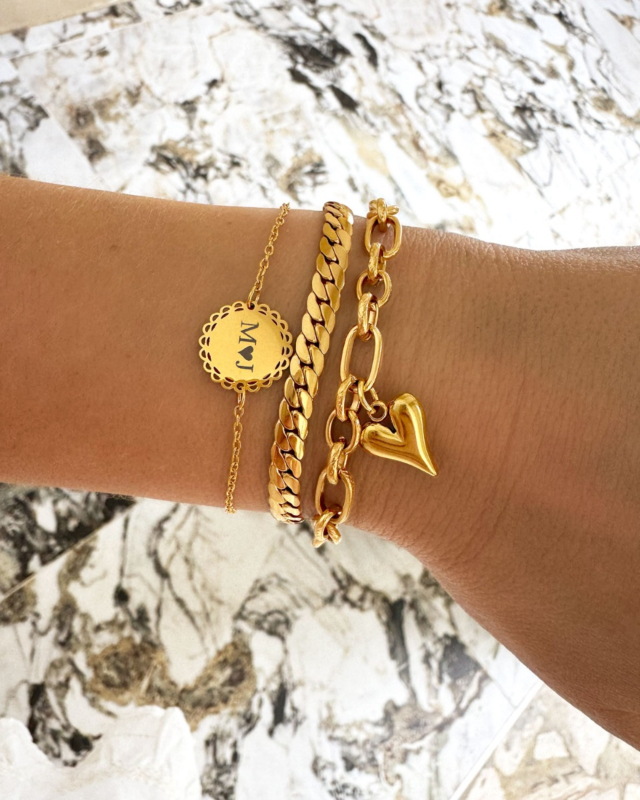 Gouden armparty met gravering