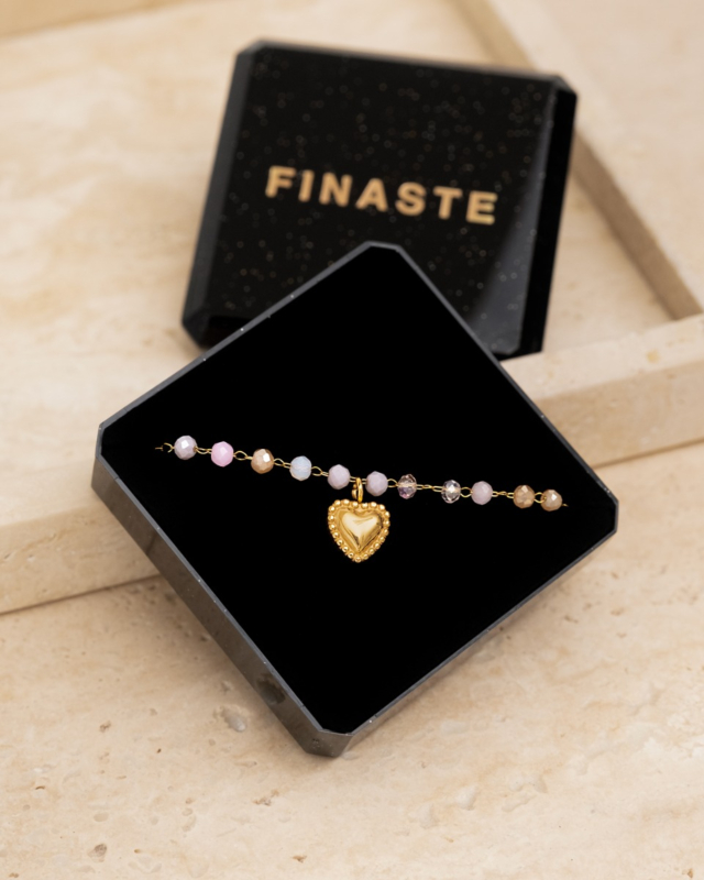 Gouden hartjes armband kralen in sieradendoosje