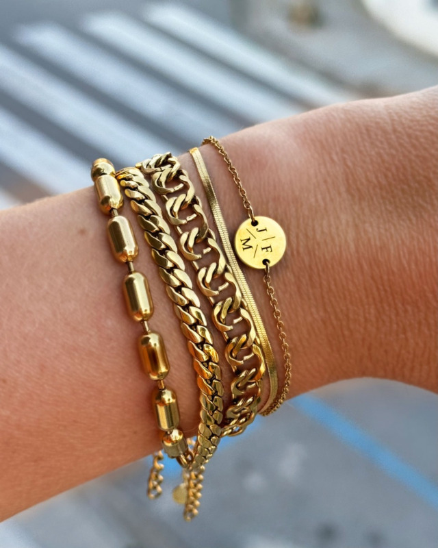 Gouden armparty met schakelarmbanden