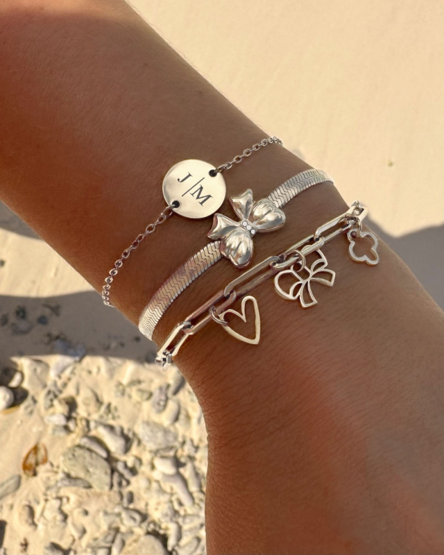 Zilveren armparty met strikjes