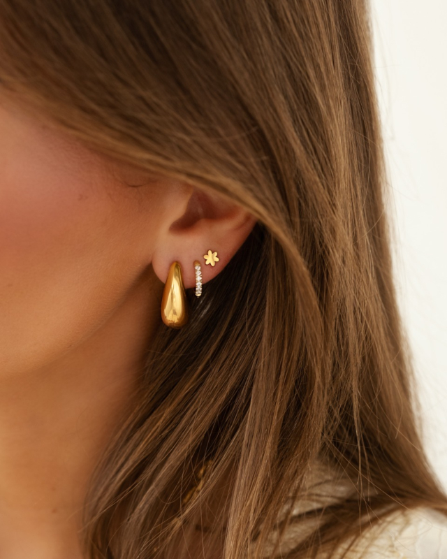 Earparty met gouden oorbellen