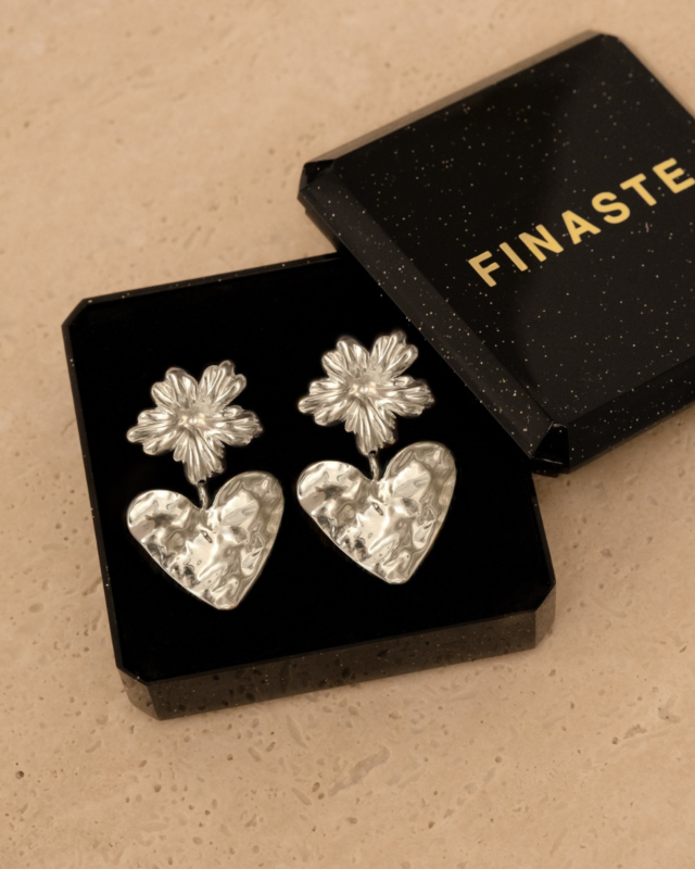 oorbellen bloem & hart zilver in sieradendoosje