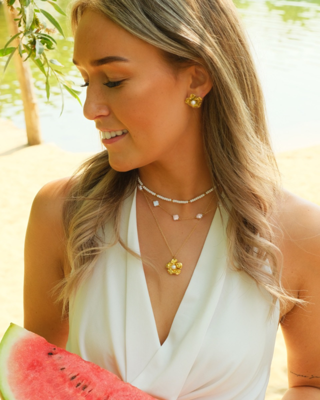 Gouden bloemetjes sieraden look