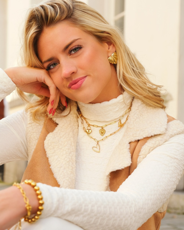 Gouden hartjes sieraden look