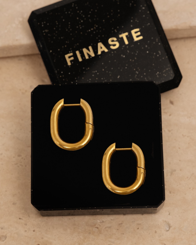 Gouden chunky hoops in sieradendoosje