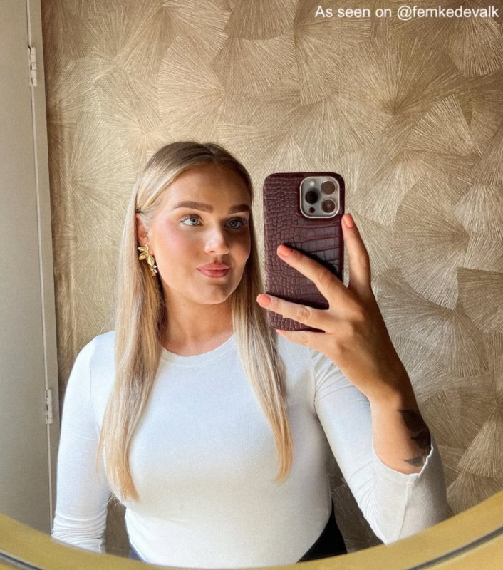 Influencer met gouden boho oorbellen