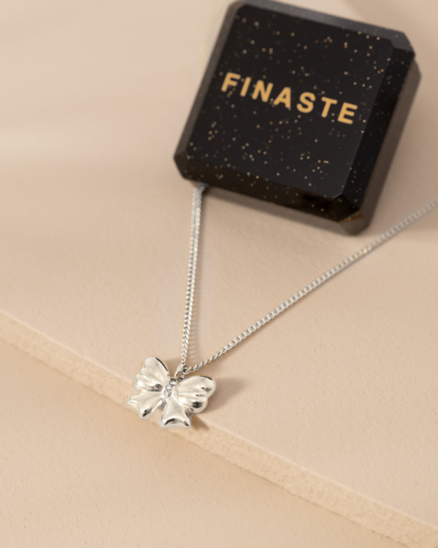 Zilveren strik ketting met sieradendoosje