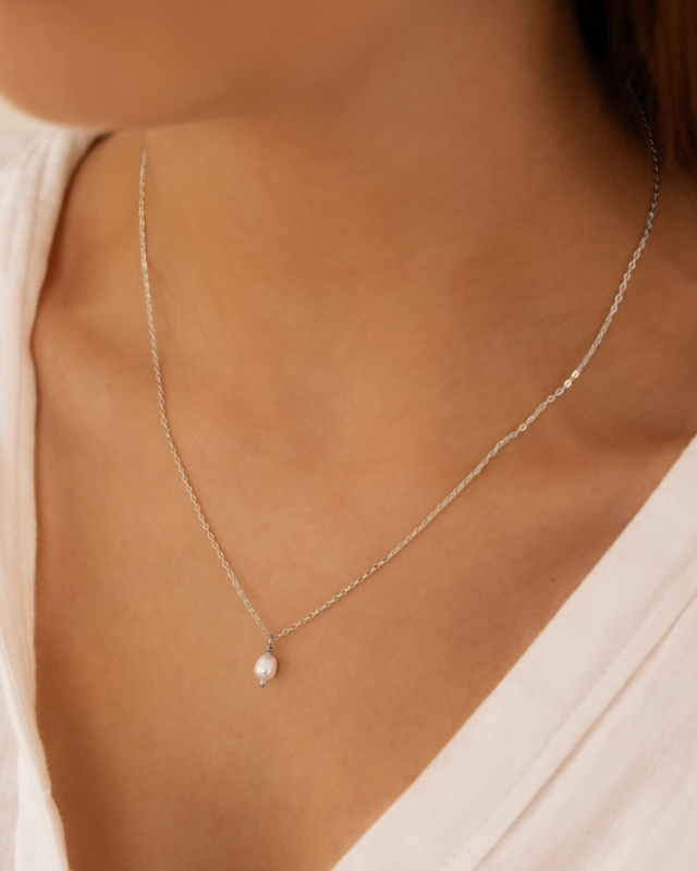 Zilveren ketting met pareltje