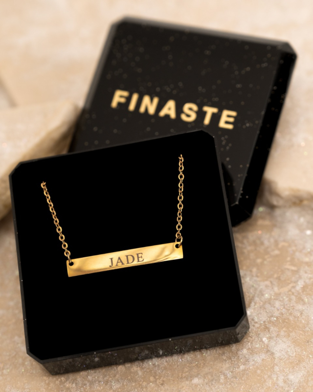 Gouden naam ketting in sieradendoosje