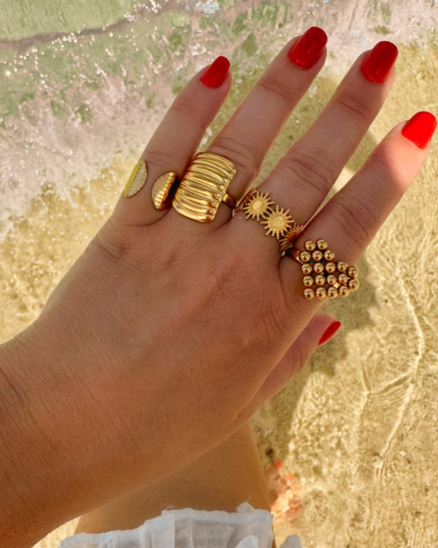 Gouden ringparty met chunky ringen