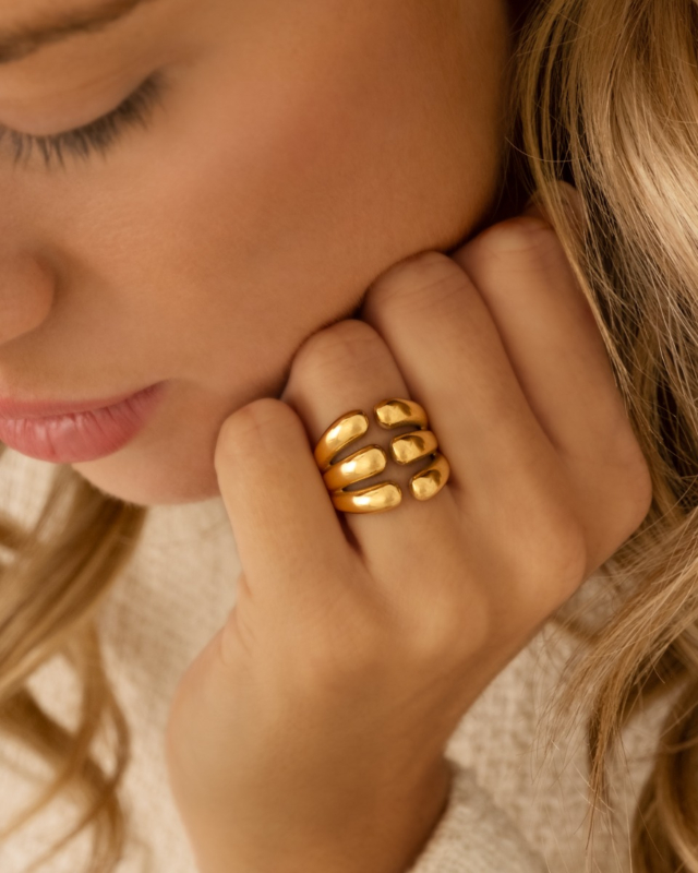 Gouden triple ring bij model
