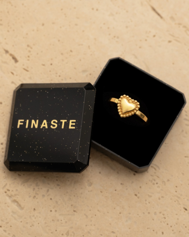 Gouden hartjes ring vintage in sieradendoosje