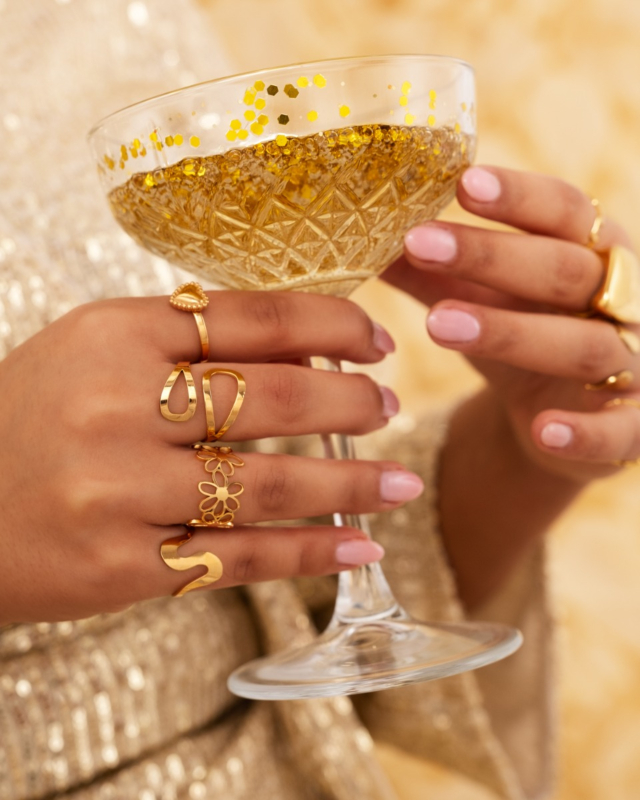 Gouden ringen om vingers