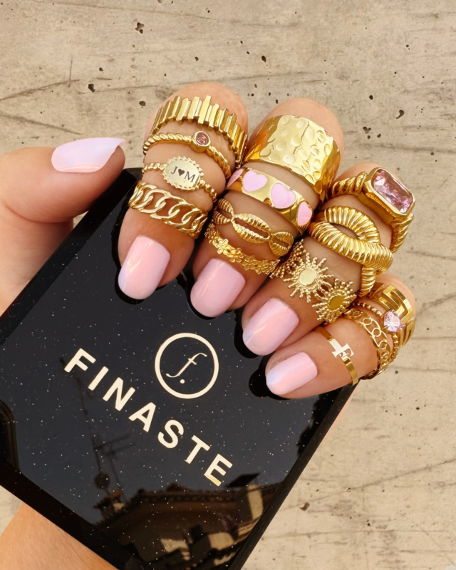 Gouden ringparty met roze details