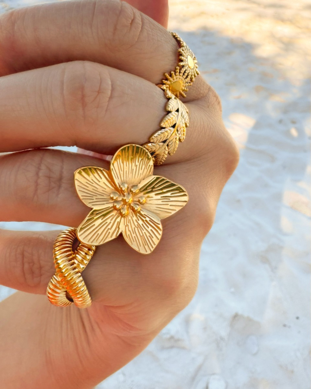 Gouden ringparty met bloem