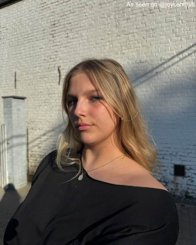 Parelmoer ketting bij influencer.
