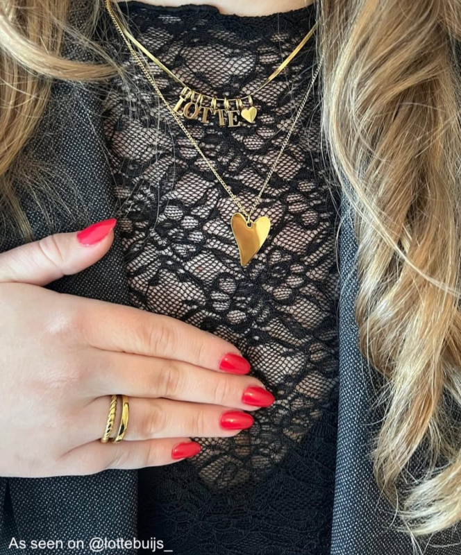 influencer met choose your initial ketting 