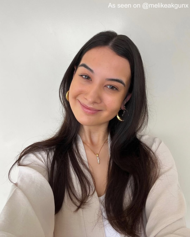 influencer met grote hoops
