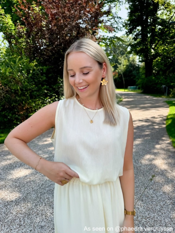 Bloemen ketting bij influencer