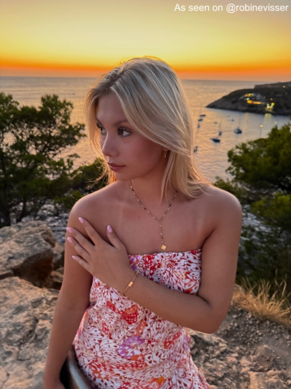 Kralen ketting bloem bedel bij influencer