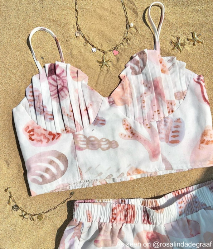 Influencer met zeester sieraden