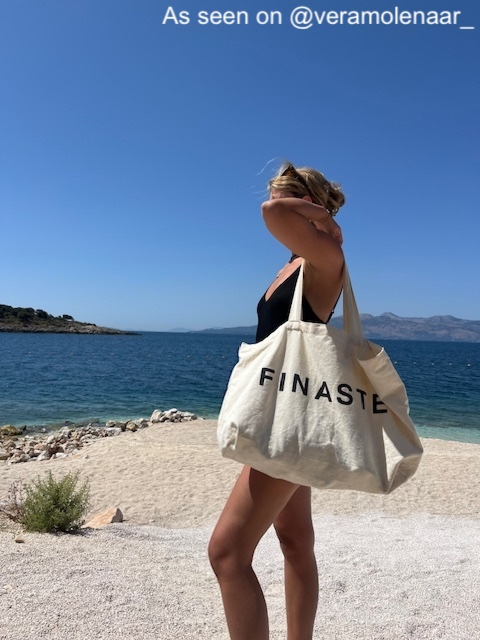 Influencer met tas