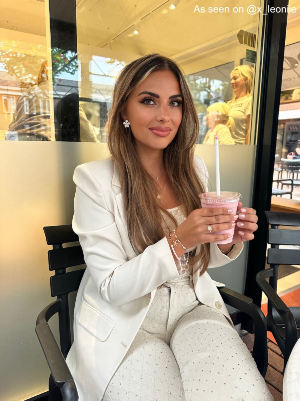 Beige touw armbandje bij influencers