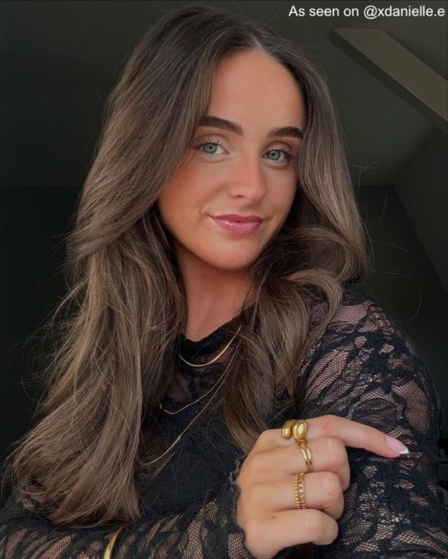 influencer met snake ketting