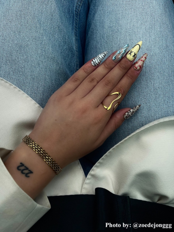 Gold wavy ring.