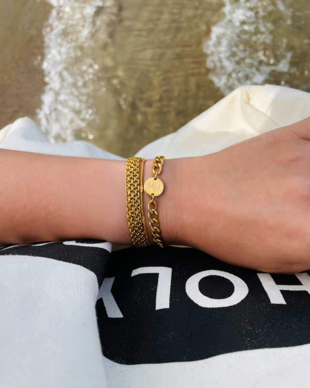 gouden armbandjes met beach bag