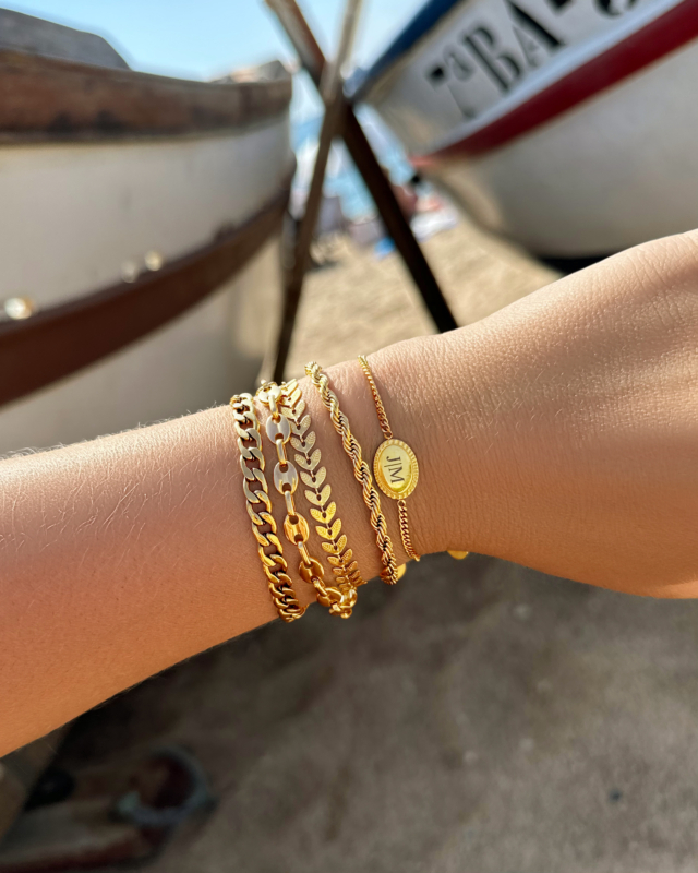Gouden armbanden met bedels
