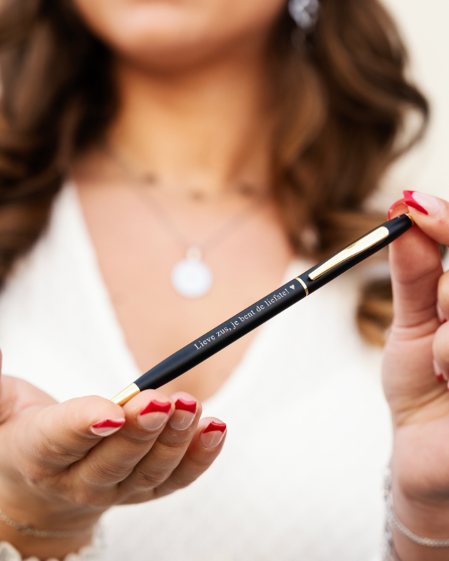 Zwarte DRKS pen met gravure