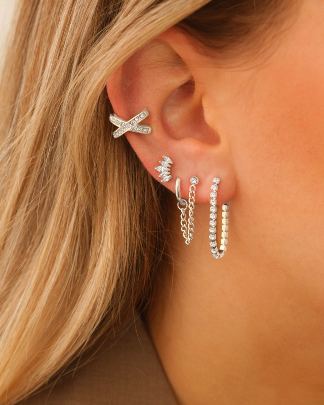 Zilveren earparty met steentjes