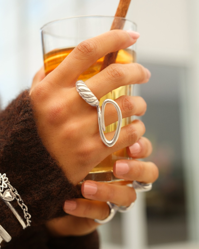 Twee zilveren ringen