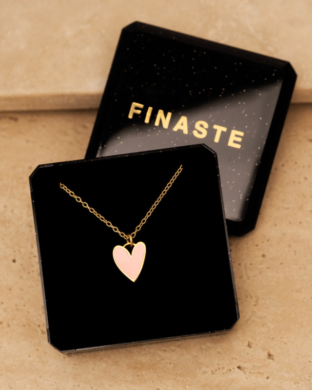 ketting roze hartje in sieradendoosje