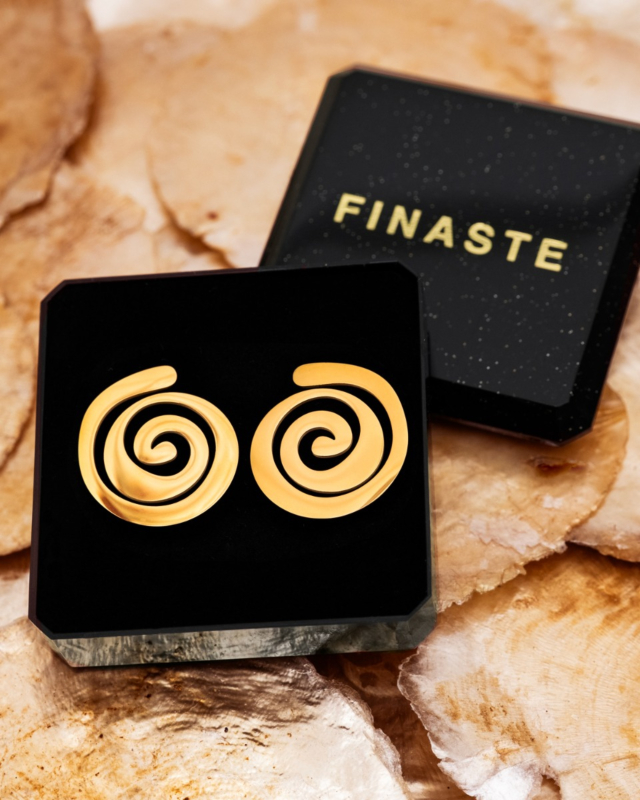 Sieradendoosje met oorbellen