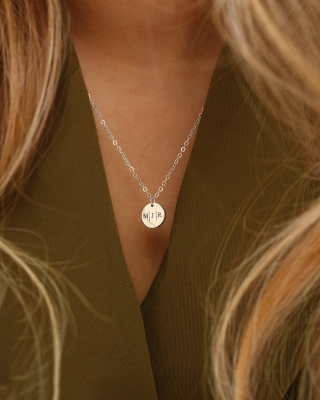 zilveren ketting met 3 letters