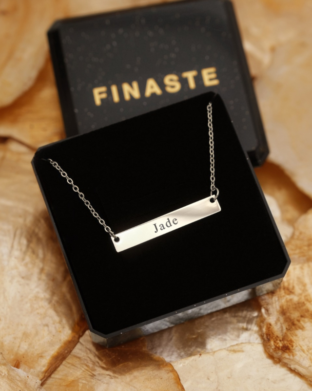 zilveren ketting met naam in sieradendoosje