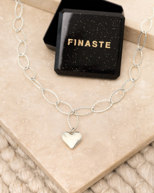zilveren hartjes ketting met lange chain en sieradendoosje