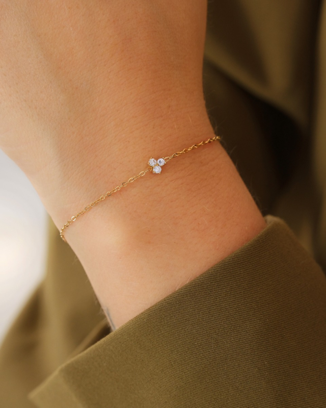 Gouden armband met steentjes