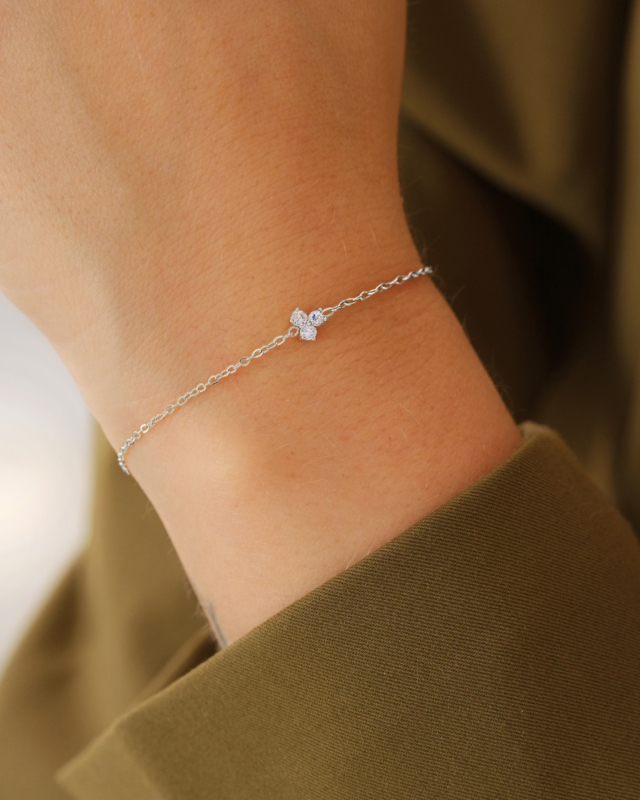 Zilver armbandje met steentjes