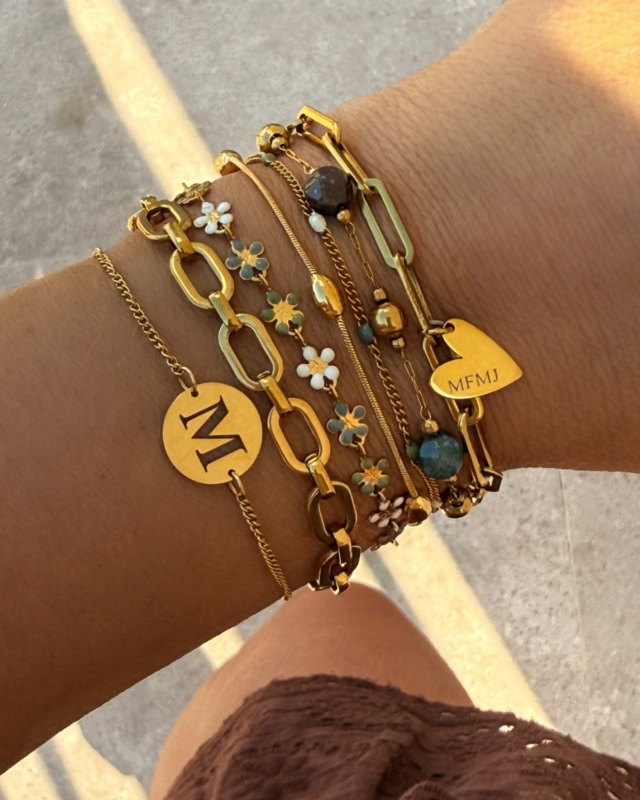 Gouden armparty met letters